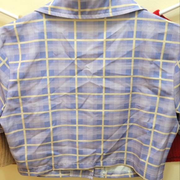 SHEIN BUNDLE! Button Down Crop Tops - Picture 5 of 16